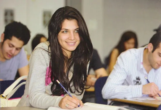 2026 英国大学申请日历！UCAS 关键节点 + 入学考试时间线 + 成绩门槛全梳理，错过再等一年