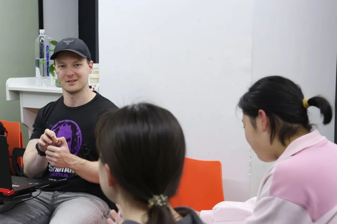 戏剧的力量：专访Paul老师，揭秘表演性演讲如何塑造孩子的未来